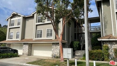 Building Photo - 923 Lotus Cir