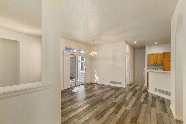 Building Photo - Rare 3 Bedroom Patio Home in Indian Hills ...