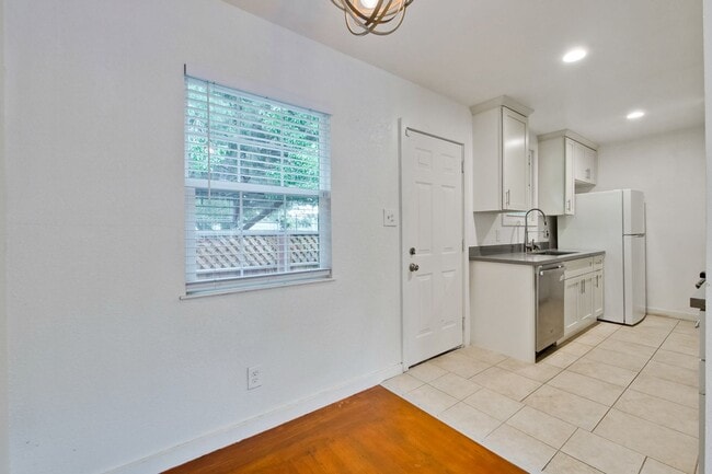 Photo - I Street Apartment
