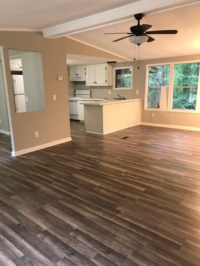 Building Photo - Newly Renovated Home with Land