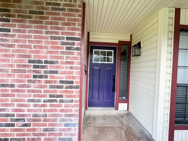 Foto del edificio - 2115 Crested Walk Dr
