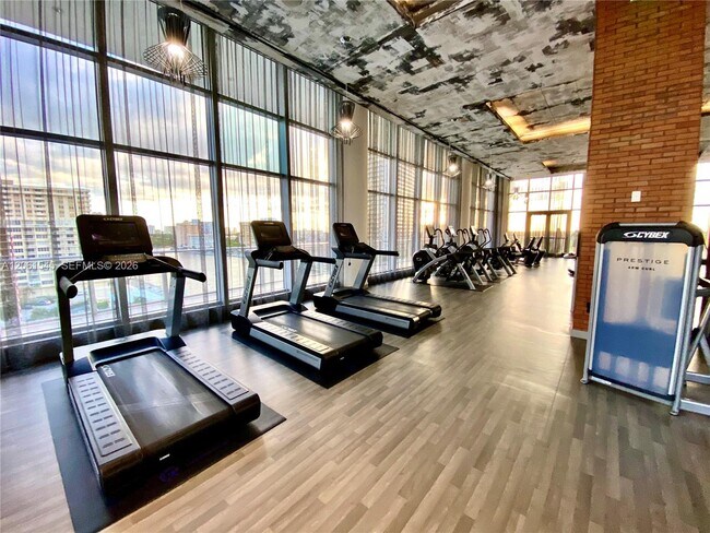 Foto del edificio - 4010 S Ocean Dr
