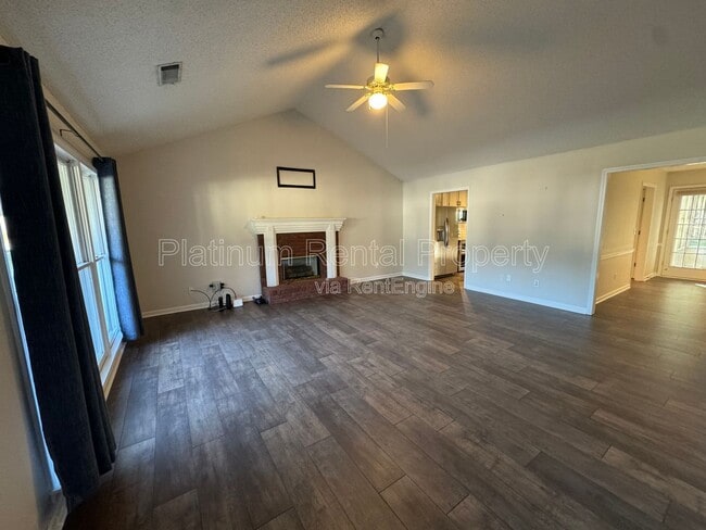 Foto del edificio - 335 Charlyne Way