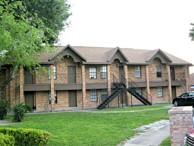 Building Photo - 416 E Tulip Ave