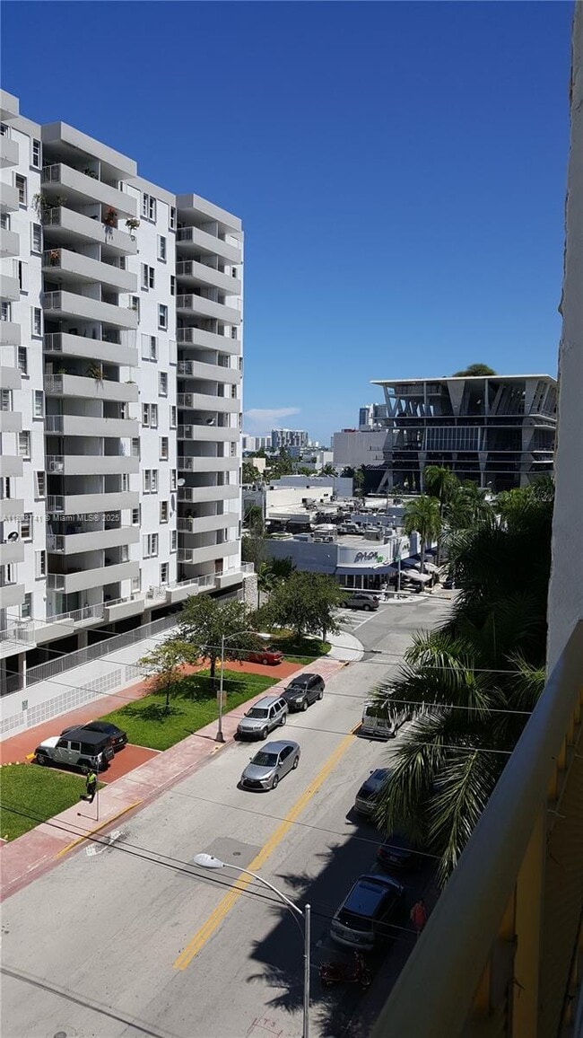 Building Photo - 1340 Lincoln Rd