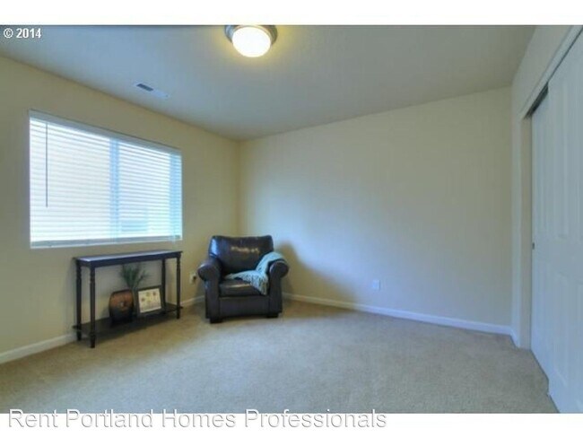 Building Photo - 4 br, 2.5 bath House - 314 NE Idyl Way