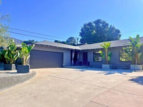 Building Photo - 614 N Glendora Ave