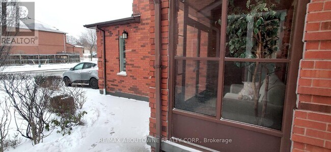 Photo du bâtiment - 4766 Wild Rose St