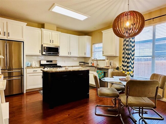 Foto del edificio - 8300 Alvin High Ln