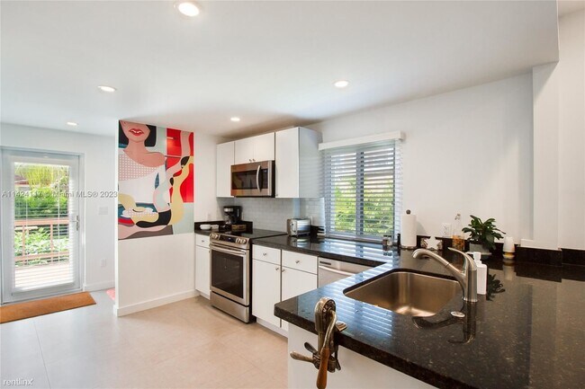 Foto del edificio - 2 br, 2 bath House - 3030 NW 1st Ave