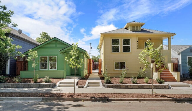 Beautifully updated 2/1 in North Oak Park! Located Close to UC Davis Med Center + MgGeorge Law Sc... - Beautifully updated 2/1 in North Oak Park! Located Close to UC Davis Med Center + MgGeorge Law Sc... House