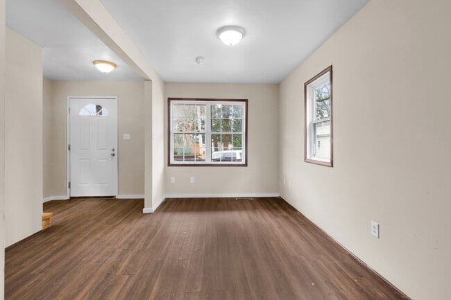 Building Photo - 708 2nd Ave