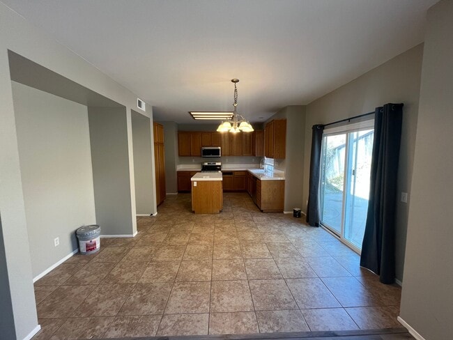 Building Photo - 42114 Acacia Way