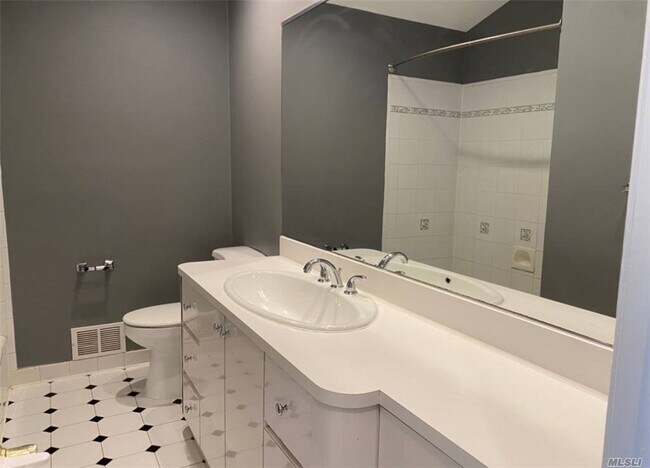 Foto del edificio - 16 Roland Pl