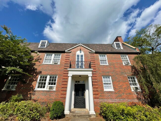 Breezeway entrance - 2860 Fairway Dr