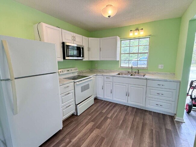 Foto del edificio - 2-Bedroom and 2Bathroom Fenced Half Duplex