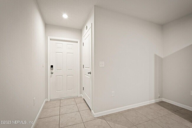 Foto del edificio - 5939 Creekside Crossing Dr