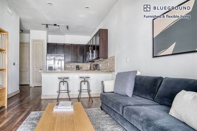 Foto del edificio - 422 W Riverside Dr