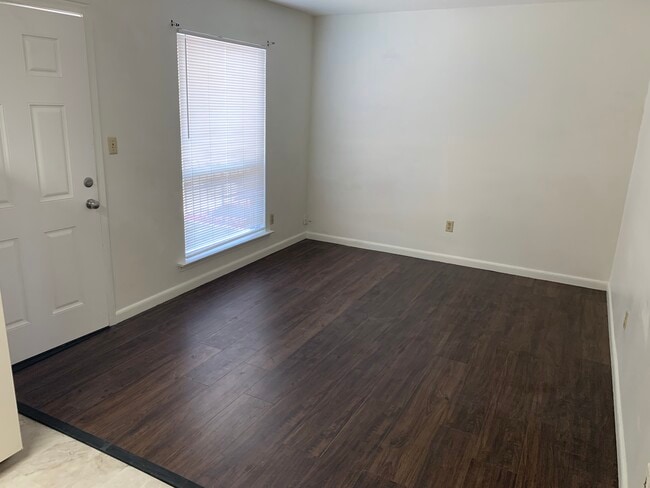 Living room - 529 Warren St