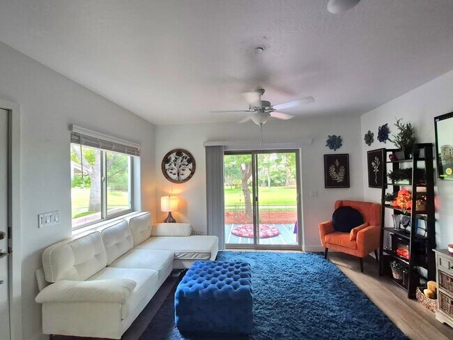 Foto del edificio - 45 Chaparral Dr