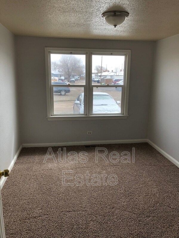 Building Photo - 7369 Oneida Dr