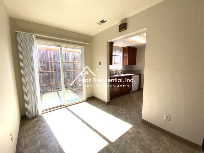 Building Photo - Spacious 3bd/1.5ba Citrus Heights Duplex w...