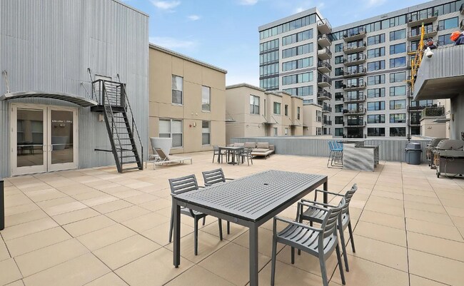 Building Photo - 521 S 7th St