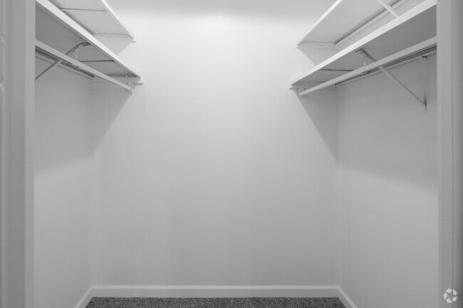 1BR, 1BA - 688SF - The Paramount