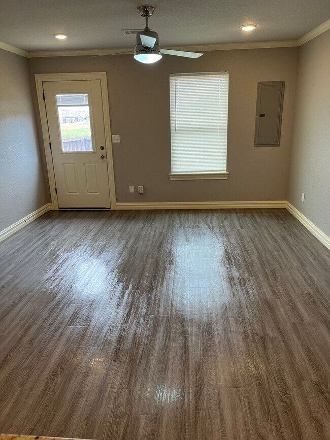 Foto del edificio - 3 bedroom/2 bathroom townhouse