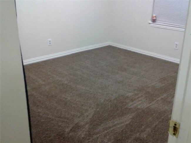 Building Photo - 1509 Sylvan Dr