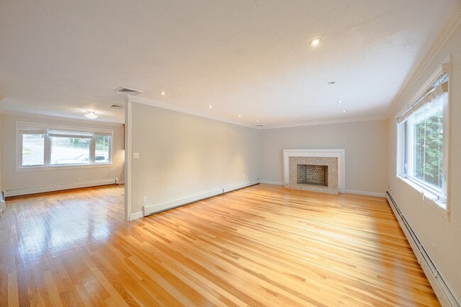 Building Photo - 6 Peachtree Ln