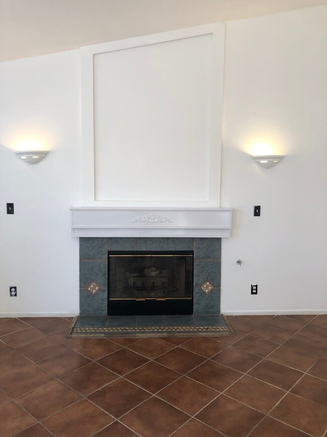 Building Photo - Single Level Home in Gated Community