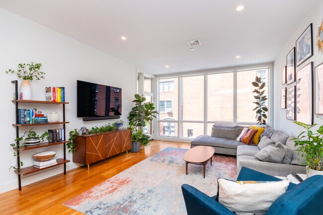 Foto del edificio - 533 E 2nd St