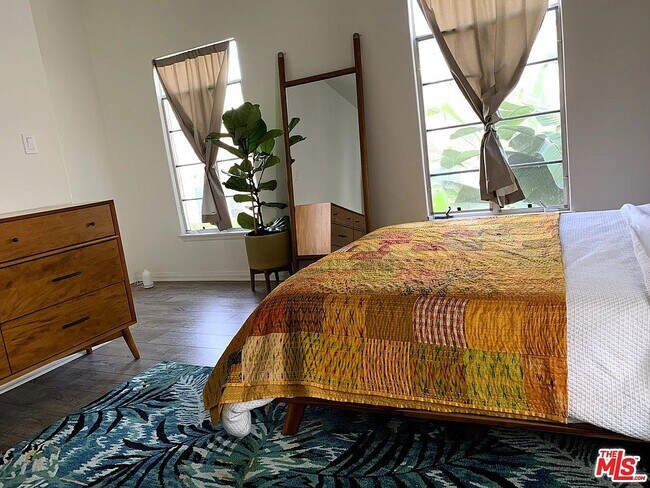 Bedroom 1 - 212 S Rexford Dr