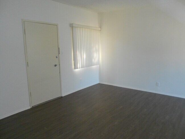 Foto del edificio - 3721 Midvale Ave