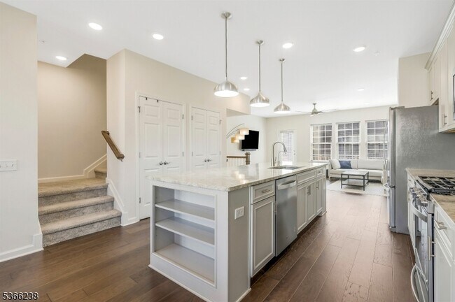 Building Photo - 17 Gala Ct