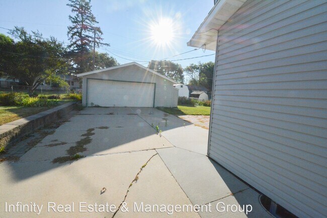 Foto del edificio - 3 br, 2 bath House - 4026 17th Ave NW