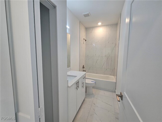 Building Photo - 2123 Snead Dr