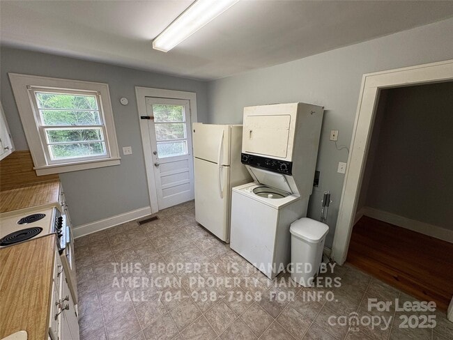 Building Photo - 130 Lilly Ave