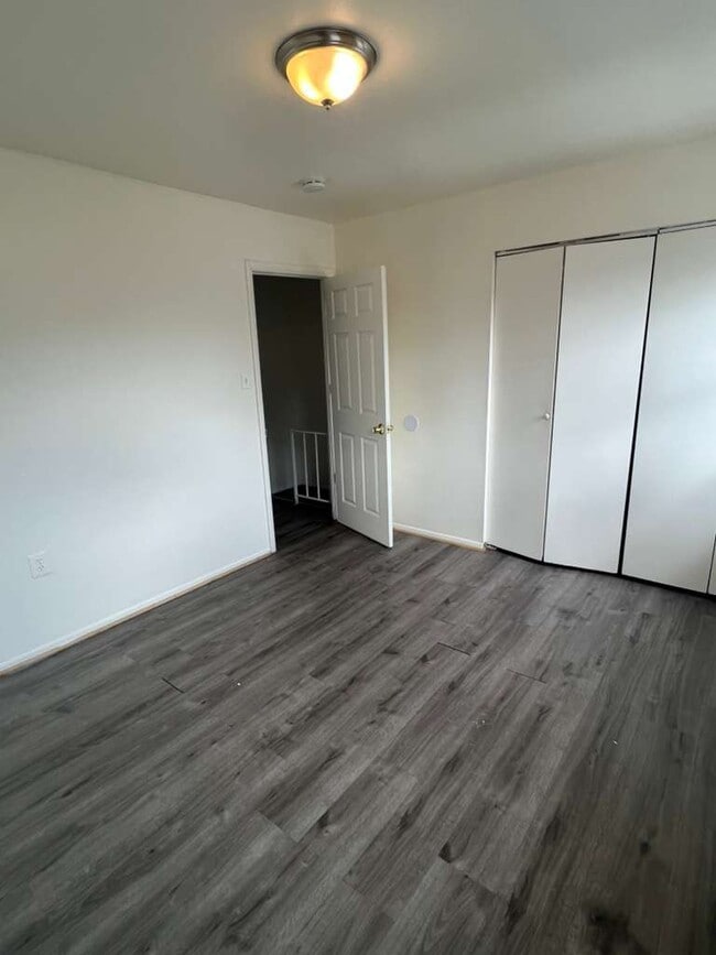 Foto del edificio - 8202 Tomlinson Ct