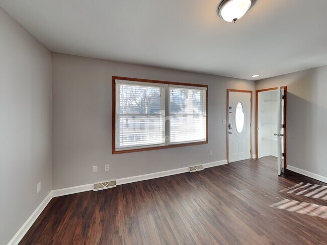 Foto del edificio - 132 Bush Dr