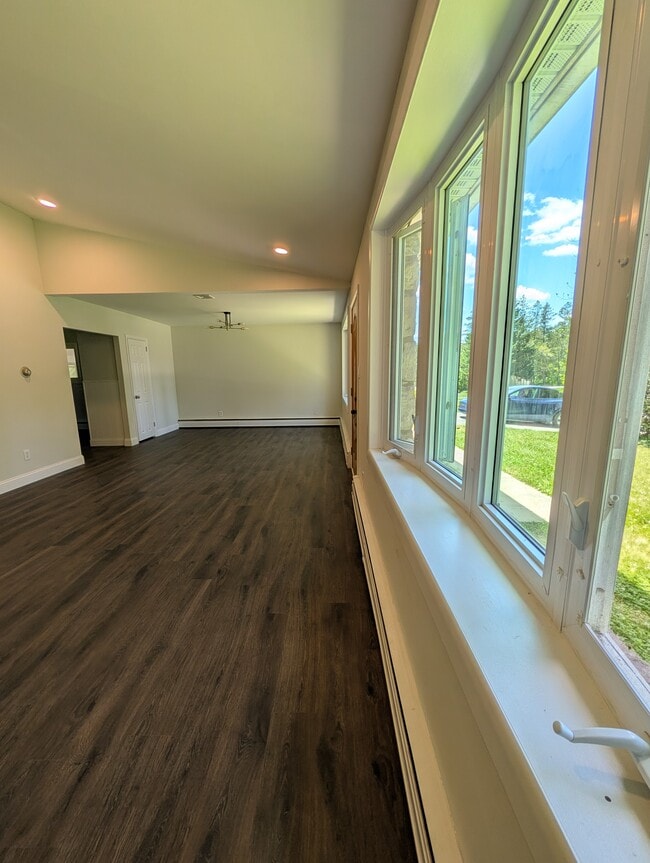 Building Photo - 15 N Forge Manor Dr