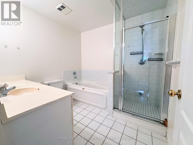 Building Photo - 28 Sommerset Way