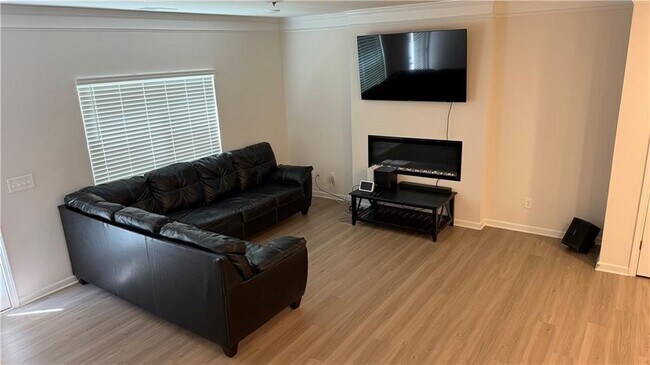 Building Photo - 3587 Fairhaven Dr