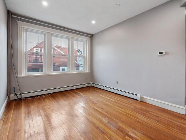 Building Photo - 21 Sutherland Rd