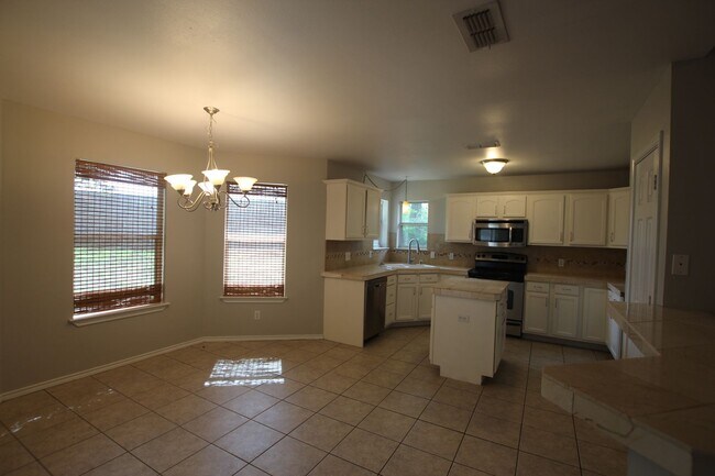 Foto del edificio - Stunning 4 Bedroom in Tyler! Available in ...