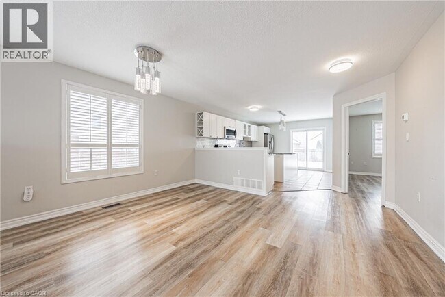 Building Photo - 12 Shadetree Crescent