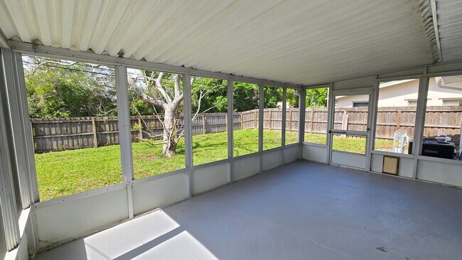 Building Photo - Adorable Melbourne Home located Near Sarno...