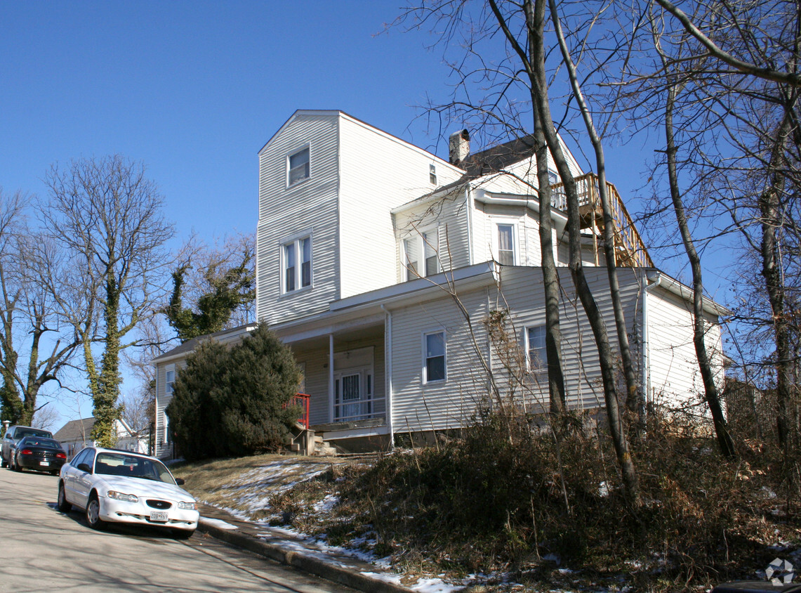 Building Photo - 4001 Derby Manor Dr