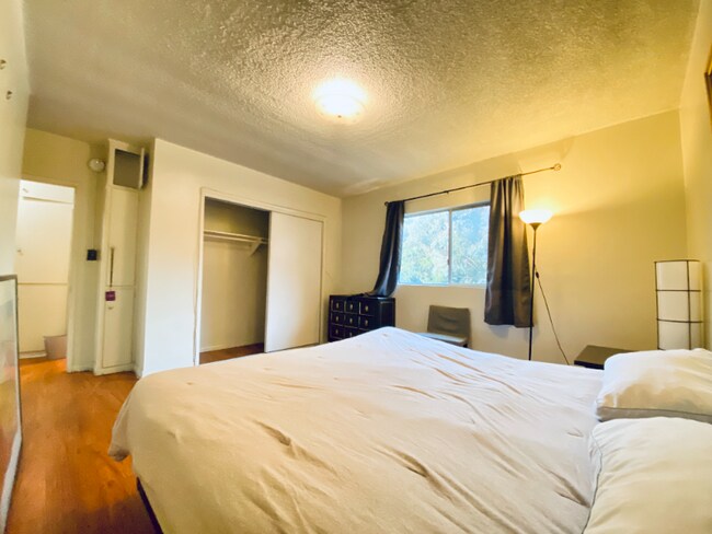 Foto del edificio - 2619 Ellendale Pl